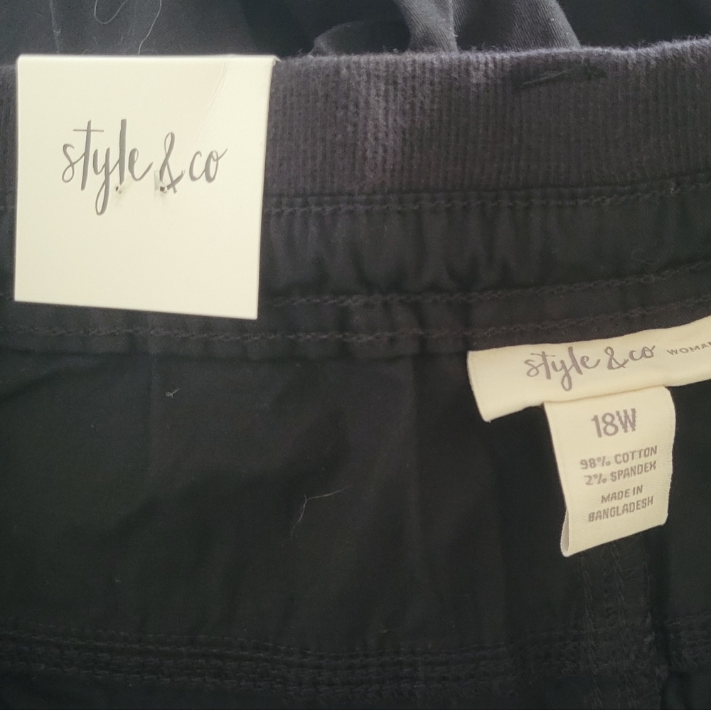 NWT $58. Style & Co. Black Cargo Shorts - 18W - Picture 7 of 10